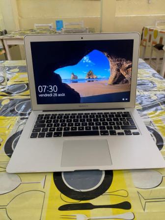 VENTE D'UN APPLE MAC BOOK AIR CORE I5 256 GO SSD ET 4 GO DE RAM
